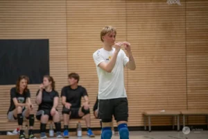 Team Weiß zeigt einen Rahmentreffer an #fairplay (Foto: Lara Diederich)